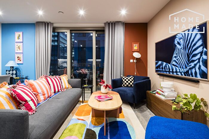 3 Bedroom Flat To Rent In Coppermaker Square, Aarons Building, E20