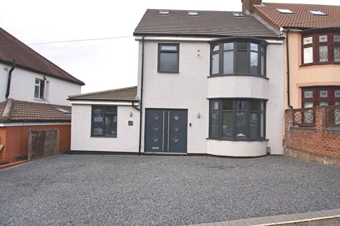 5 Bedroom Semi Detached House For Sale In Wardown Crescent, Luton, LU2