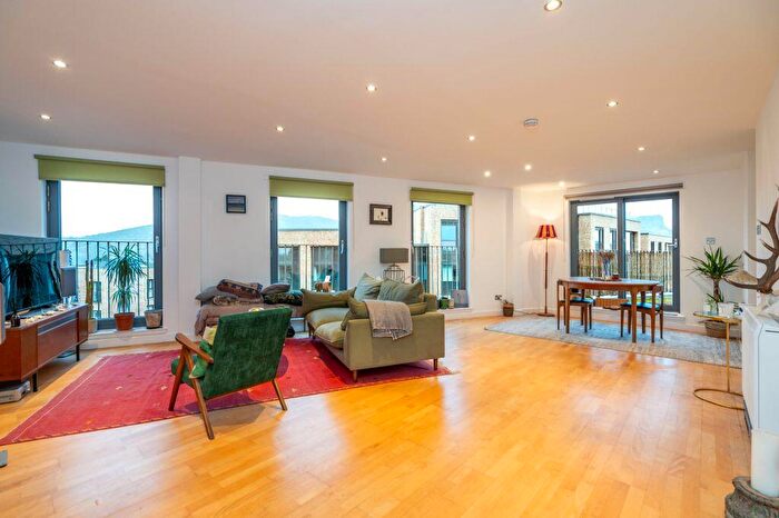3 Bedroom Duplex For Sale In / Abbey Lane, Abbeyhill, Edinburgh, EH8
