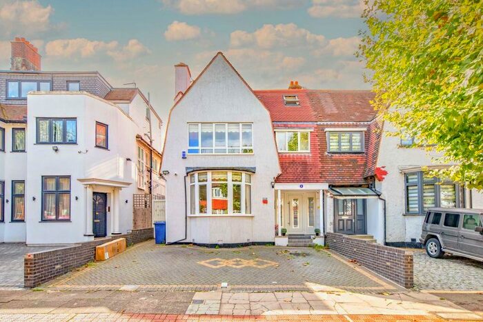 7 Bedroom Semi-Detached House To Rent In Woodstock Road, London, NW11