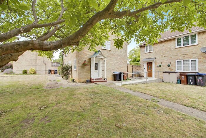 3 Bedroom Semi-Detached House For Sale In Birds Close, Welwyn Garden City, AL7