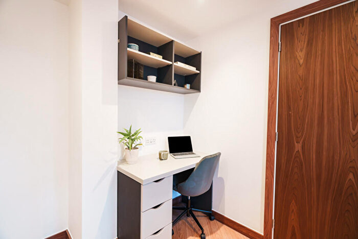 2 Bedroom Apartment To Rent In Apt, Live Oasis Merrion Street Gardens #, LS2
