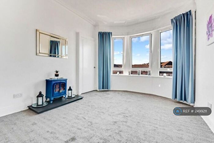 3 Bedroom Flat To Rent In Maxwellton Street, Paisley, PA1