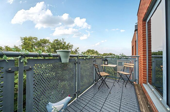 2 Bedroom Flat For Sale In Chapter Way, Colliers Wood, SW19