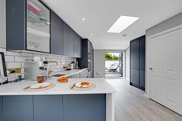 1 Bedroom Flat For Sale In Colne Road, Twickenham, TW2