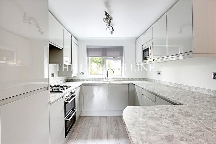 2 Bedroom Maisonette To Rent In Monks Close, Enfield, EN2