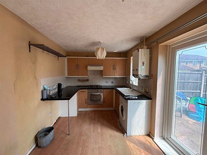 3 Bedroom Semi-Detached House To Rent In New Forest Road, Walsall, WS3