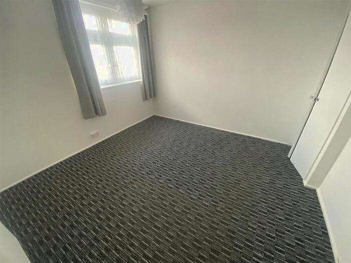 1 Bedroom Flat To Rent In Kenninghall Road, London, E5