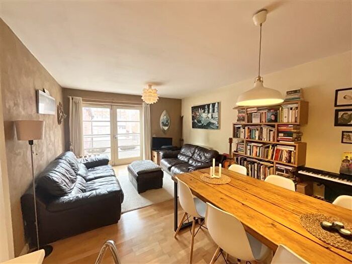 2 Bedroom Flat For Sale In Green Lane, Sheffield, S3