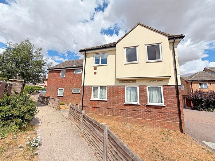 2 Bedroom Flat For Sale In Kenworthy Road, Braintree, CM7