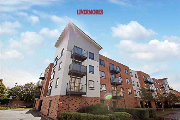 2 Bedroom Flat For Sale In Creek Mill Way, Dartford, DA1