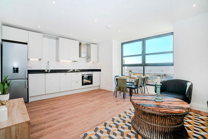 1 Bedroom Flat For Sale In Elm Grove, London, SW19