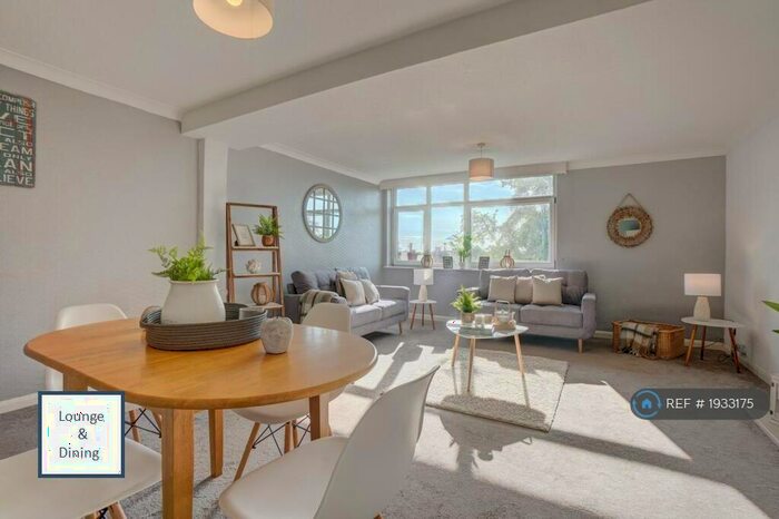 3 Bedroom Flat To Rent In Yale House, West Bridgford, NG2