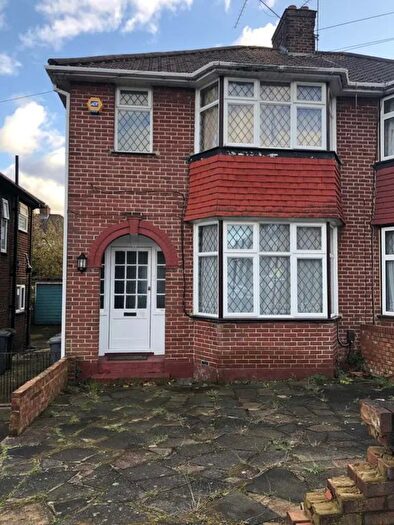 4 Bedroom Semi-Detached House To Rent In Springfield Mount, Colindale, NW9