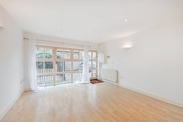 3 Bedroom Mews To Rent In Marylebone Gardens, East Sheen, Richmond, TW9
