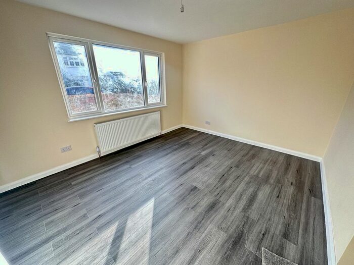 3 Bedroom End Of Terrace House To Rent In Almond Avenue, London, W5