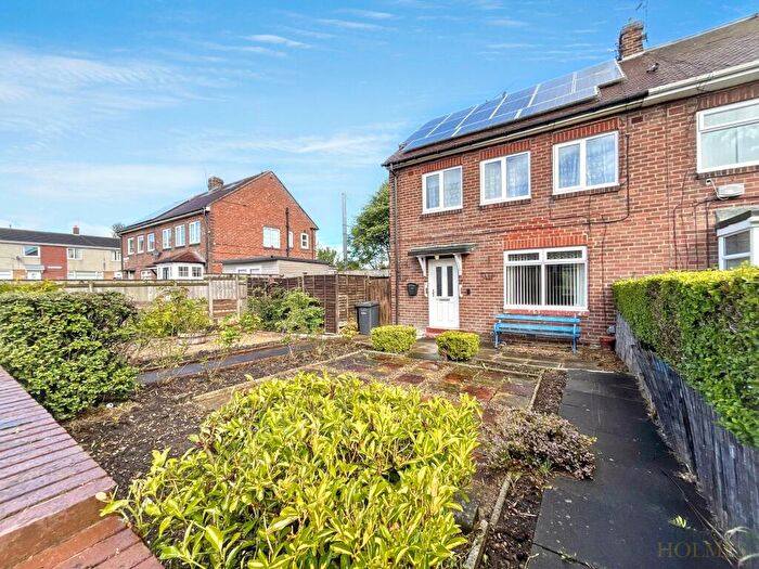 3 Bedroom Semi-Detached House For Sale In Railway Street, Hebburn, NE31