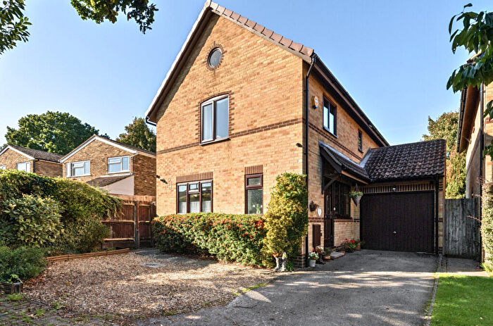 4 Bedroom Detached House For Sale In Newton Road, Farnborough, Hampshire, GU14