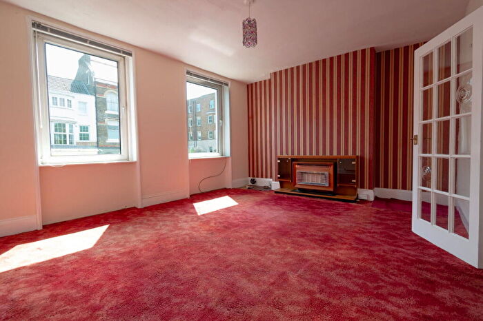 1 Bedroom Flat For Sale In West Cliff Road, Ramsgate, Kent, CT11