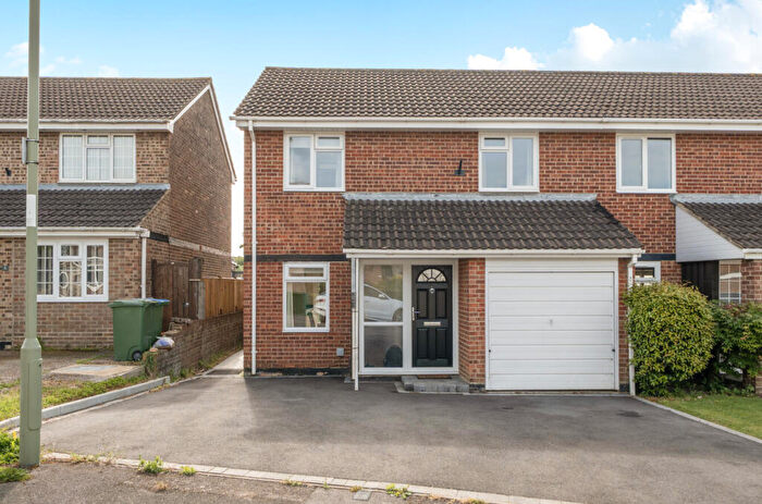 3 Bedroom Semi-Detached House For Sale In Henley Gardens, Fareham, Hampshire, PO15