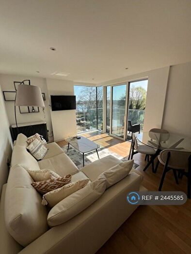 2 Bedroom Flat To Rent In Waterside Apartments, London, N4