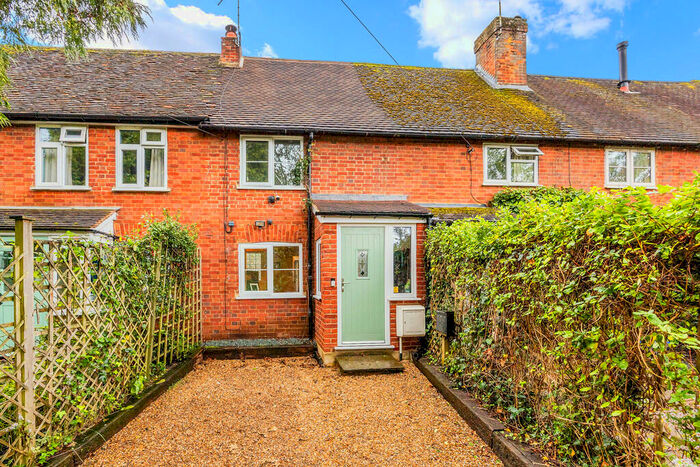 2 Bedroom Cottage To Rent In Tanhouse Road, RH8