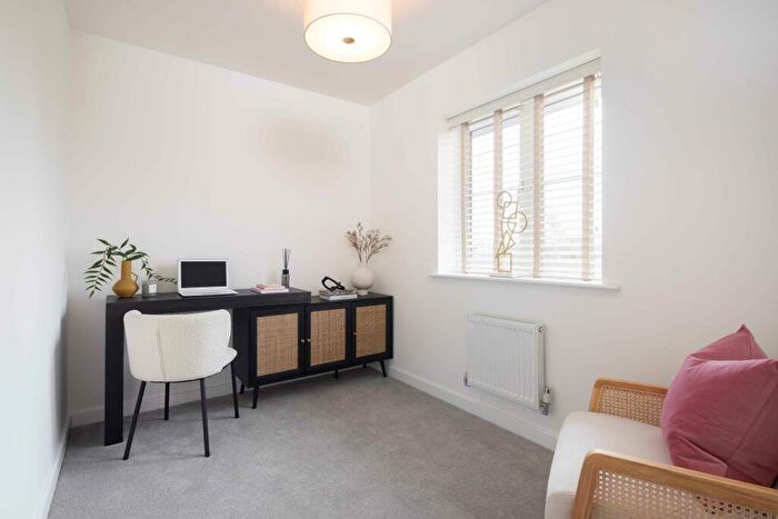 3 Bedroom Semi Detached House For Sale In Station Road Bordon, GU35