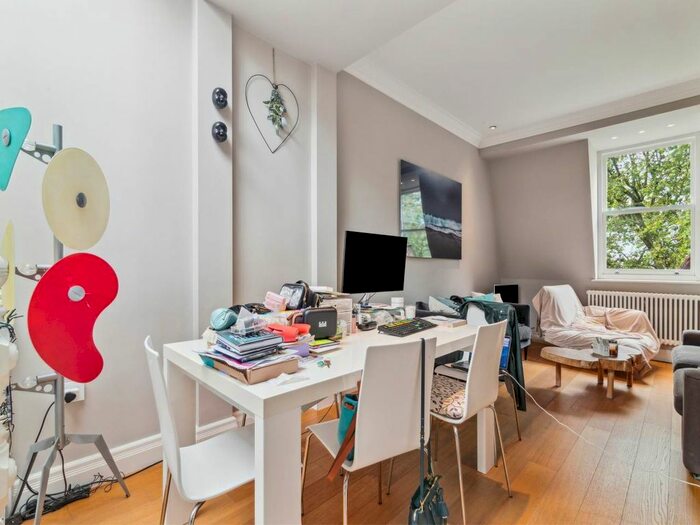 2 Bedroom Flat To Rent In Sloane Gardens, London, SW1W