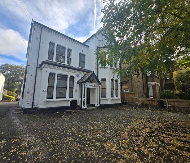 2 Bedroom Flat To Rent In Blyth Road, BR1