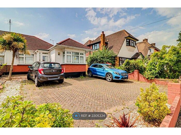 3 Bedroom Bungalow To Rent In Carlingford Drive, Westcliff-On-Sea, SS0