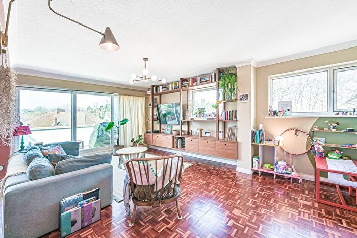3 Bedroom Flat To Rent In Eversley Park Road, Winchmore Hill, London, N21
