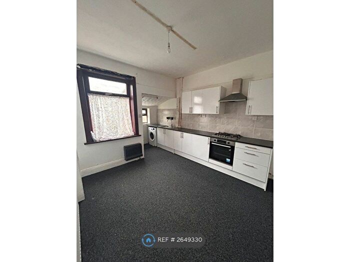 3 Bedroom Terraced House To Rent In Chelmsford Terrace, Bradford, BD3