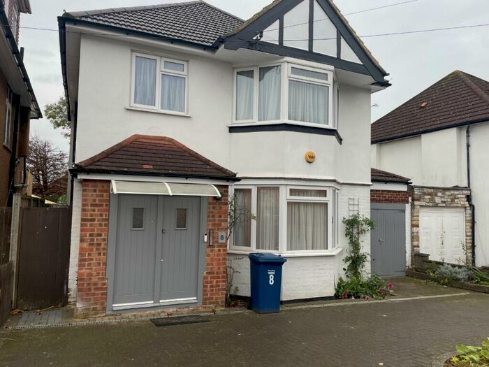 4 Bedroom Detached House To Rent In Fernhurst Gardens, Edgware, Greater London, HA8