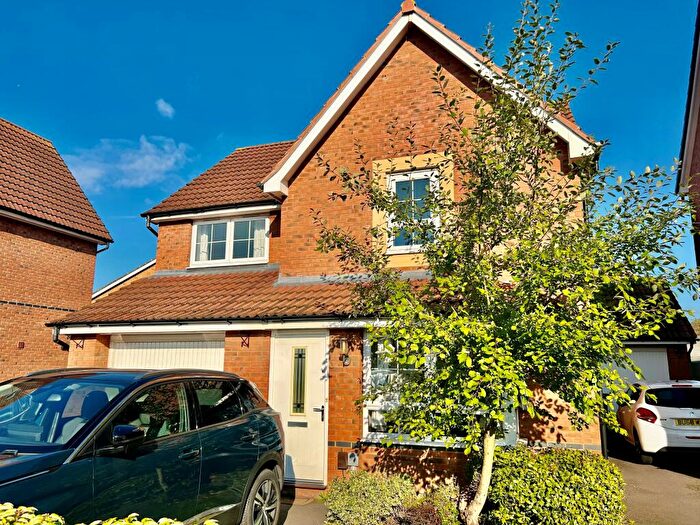 3 Bedroom Detached House To Rent In Nightingale Avenue, Warwick, CV34