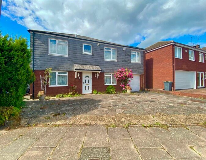 4 Bedroom Detached House To Rent In Sherborne Avenue, Luton, LU2