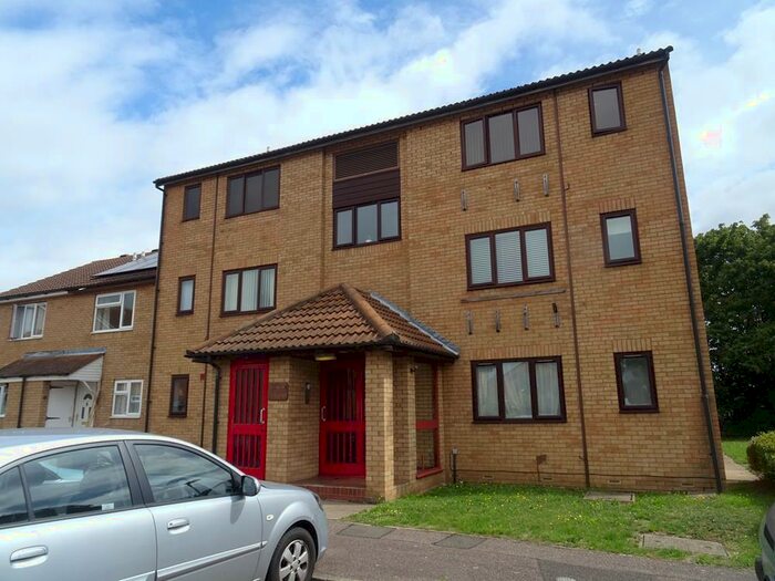 2 Bedroom Apartment To Rent In Alburgh Close, Bedford, MK42