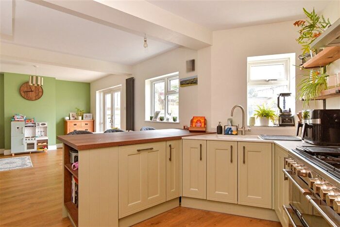 4 Bedroom Semi-detached House For Sale In Clarendon Gardens, Dartford, Kent, DA2