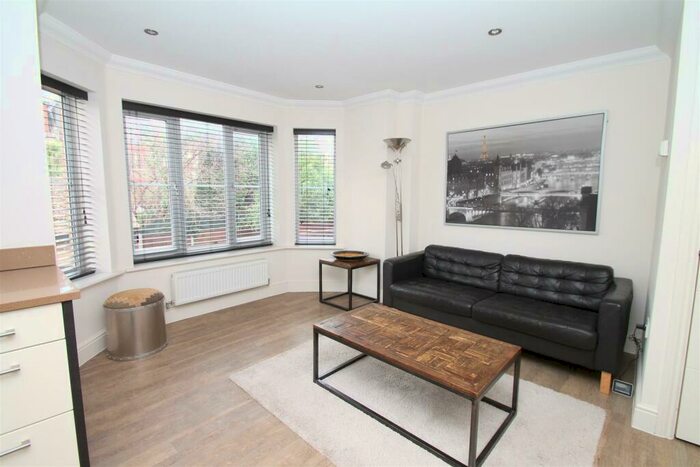 1 Bedroom Flat To Rent In Bayswater Close, Palmers Green, N13