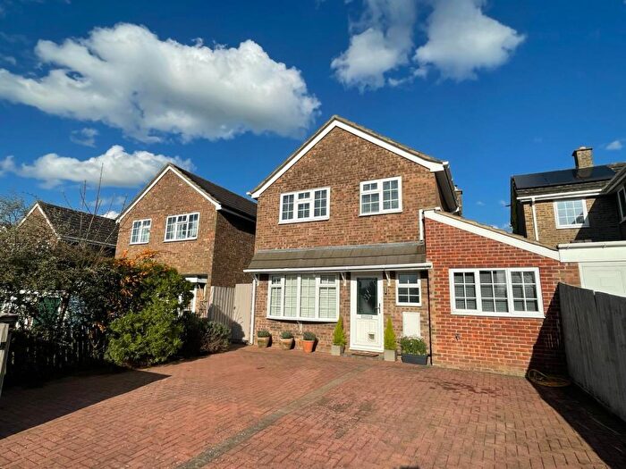 4 Bedroom Link Detached House For Sale In Chacombe, Oxfordshire, OX17