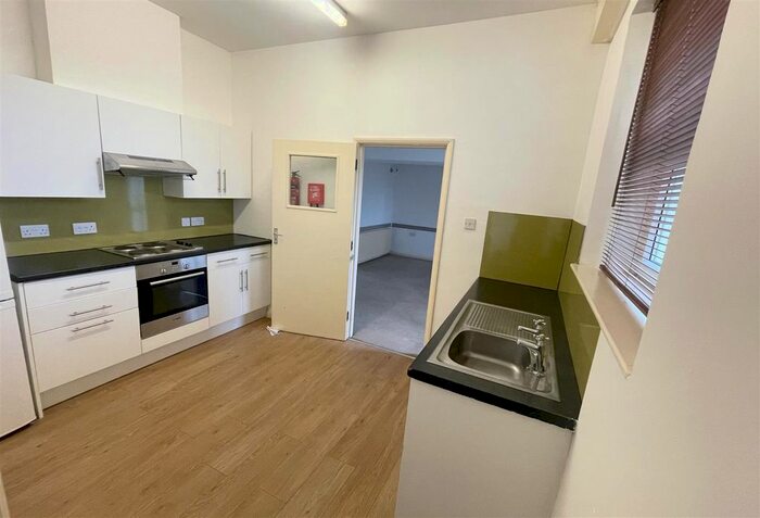 1 Bedroom Flat To Rent In Laws Street, Pembroke Dock, SA72