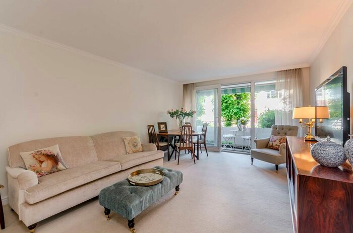 3 Bedroom Flat To Rent In Lansdowne Road, Wimbledon, London, SW20