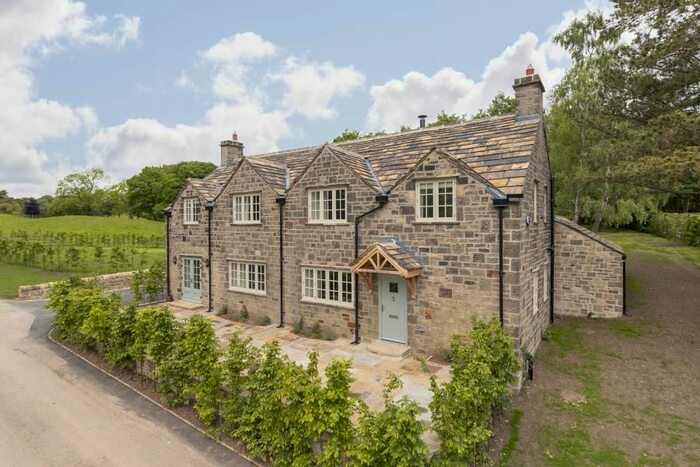 3 Bedroom Lodge To Rent In Owler Park Road, Ilkley, LS29