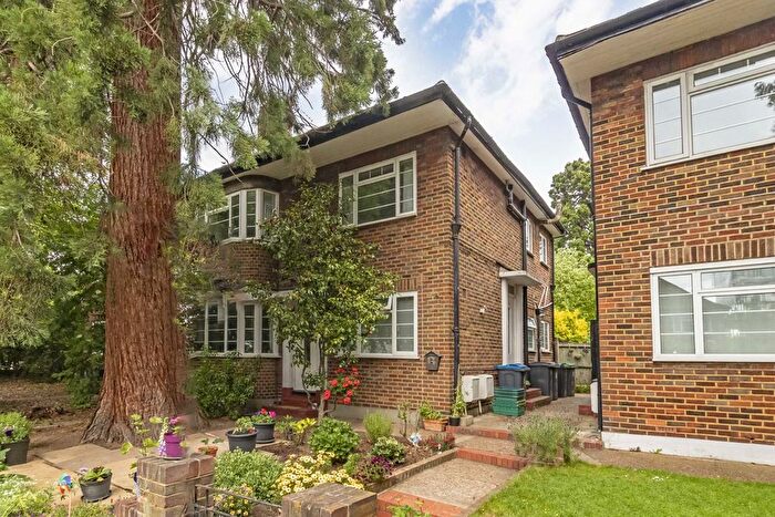 4 Bedroom Flat To Rent In Queens Road, Kingston Upon Thames, KT2