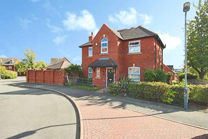 4 Bedroom Detached House For Sale In Charingworth Drive, Hatton Park, Warwick, CV35