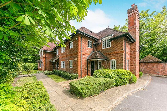 2 Bedroom Flat To Rent In Heath Lodge, Reading Road, Yateley, GU46