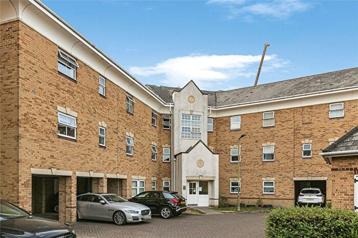 1 Bedroom Flat For Sale In International Way, Sunbury-On-Thames, Surrey, TW16