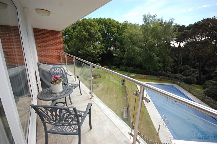 2 Bedroom Apartment For Sale In Sandbourne Road, Bournemouth, Dorset, BH4