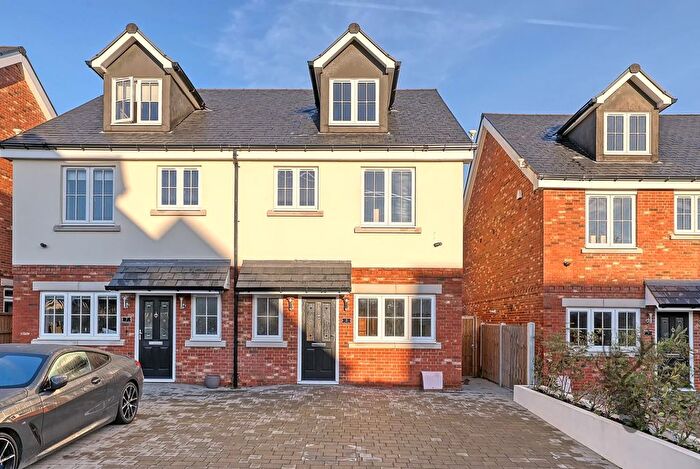 3 Bedroom Property To Rent In Oak Hill Road, Stapleford Abbotts, Romford, RM4