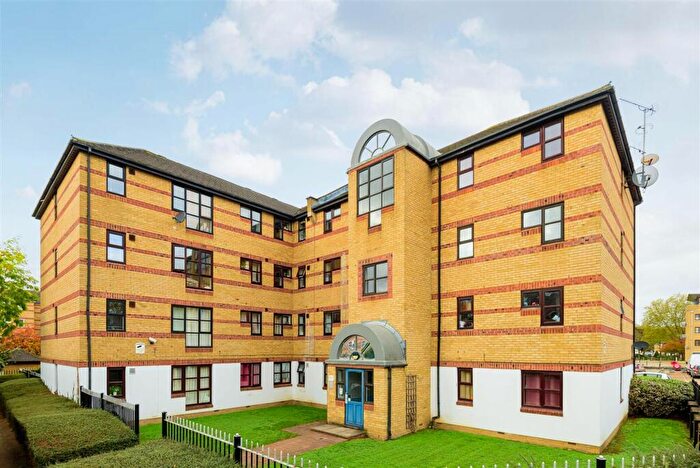 1 Bedroom Apartment To Rent In Windsock Close, Surrey Quays, SE16