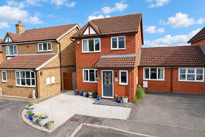 3 Bedroom Link Detached House For Sale In Bullfinch Gardens, Watermead, Aylesbury, Bucks., HP19